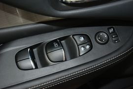 2015款日产楼兰2.5