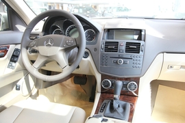 奔驰C200标准型