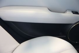 奔驰C200标准型