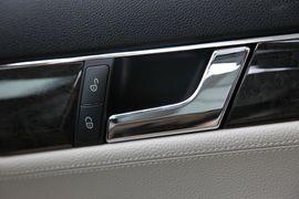 奔驰C200标准型