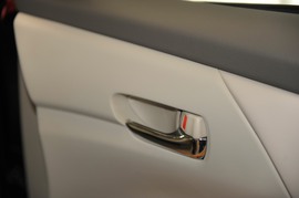 2008款丰田普瑞维亚2.4标准版