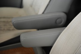 2008款丰田普瑞维亚2.4标准版