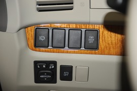 2008款丰田普瑞维亚2.4标准版