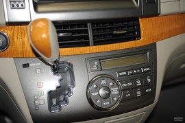 2008款丰田普瑞维亚2.4标准版