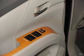 2008款丰田普瑞维亚2.4标准版