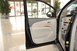 2008款丰田普瑞维亚2.4标准版