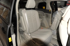 2008款丰田普瑞维亚2.4标准版