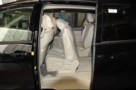 2008款丰田普瑞维亚2.4标准版