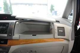 2008款丰田普瑞维亚2.4标准版