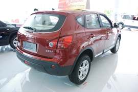 2010款日产逍客2.0S火MT2WD