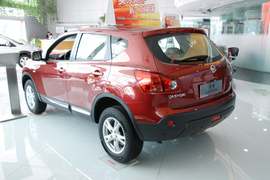 2010款日产逍客2.0S火MT2WD