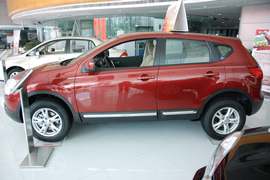 2010款日产逍客2.0S火MT2WD