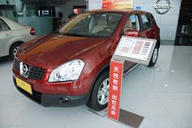 2010款日产逍客2.0S火MT2WD