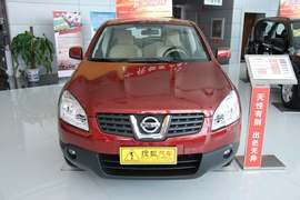 2010款日产逍客2.0S火MT2WD