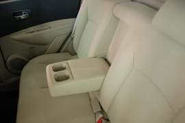2010款日产逍客2.0S火MT2WD
