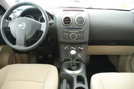 2010款日产逍客2.0S火MT2WD