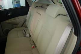 2010款日产逍客2.0S火MT2WD