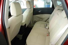 2010款日产逍客2.0S火MT2WD