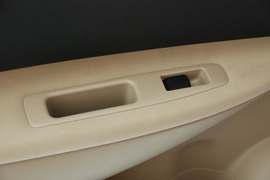 2010款日产逍客2.0S火MT2WD