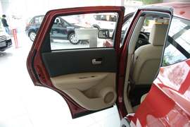 2010款日产逍客2.0S火MT2WD