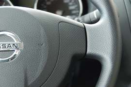 2010款日产逍客2.0S火MT2WD