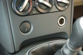 2010款日产逍客2.0S火MT2WD