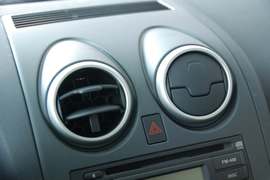 2010款日产逍客2.0S火MT2WD