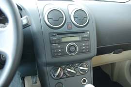 2010款日产逍客2.0S火MT2WD