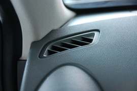 2010款日产逍客2.0S火MT2WD