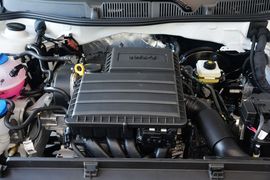 2015款大众朗行1.6L手动舒适型