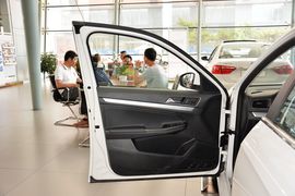 2015款大众朗行1.6L手动舒适型