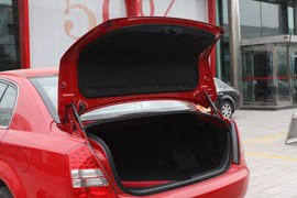 2010款奔腾2.0L手自一体豪华型到店实拍