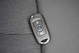 2016款别克威朗轿跑15S自动进取型