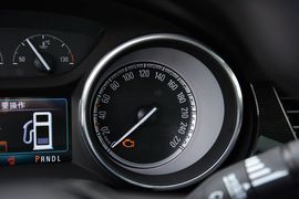 2016款别克威朗轿跑15S自动进取型