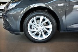 2016款别克威朗轿跑15S自动进取型