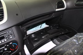2010款207两厢1.6