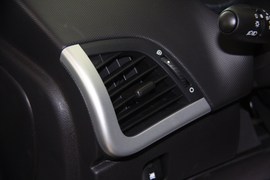 2010款207两厢1.6