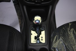 2010款207两厢1.6