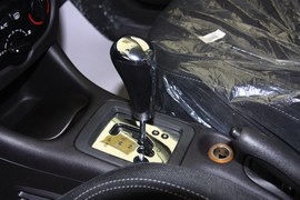 2010款207两厢1.6