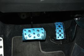 2016款斯巴鲁森林人2.5i尊贵导航版
