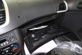 2010款207三厢1.4手动驭乐版