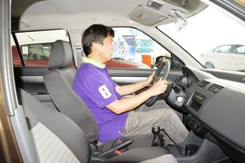 2016款铃木雨燕1.3L手动时尚型