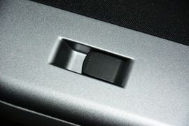 2016款铃木雨燕1.3L手动时尚型