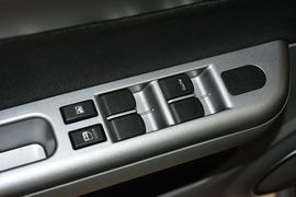 2016款铃木雨燕1.3L手动时尚型