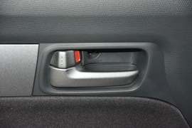 2016款铃木雨燕1.3L手动时尚型