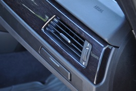 2011款宝马330i敞篷版