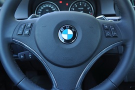 2011款宝马330i敞篷版