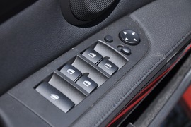 2011款宝马330i敞篷版