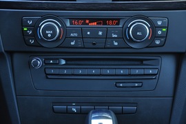 2011款宝马330i敞篷版