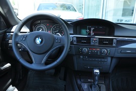 2011款宝马330i敞篷版